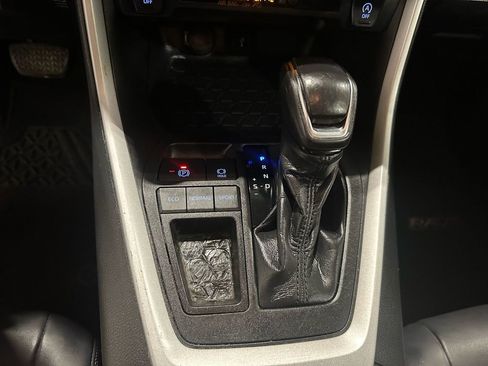 Used 2020 Toyota RAV4 XLE Premium image 24