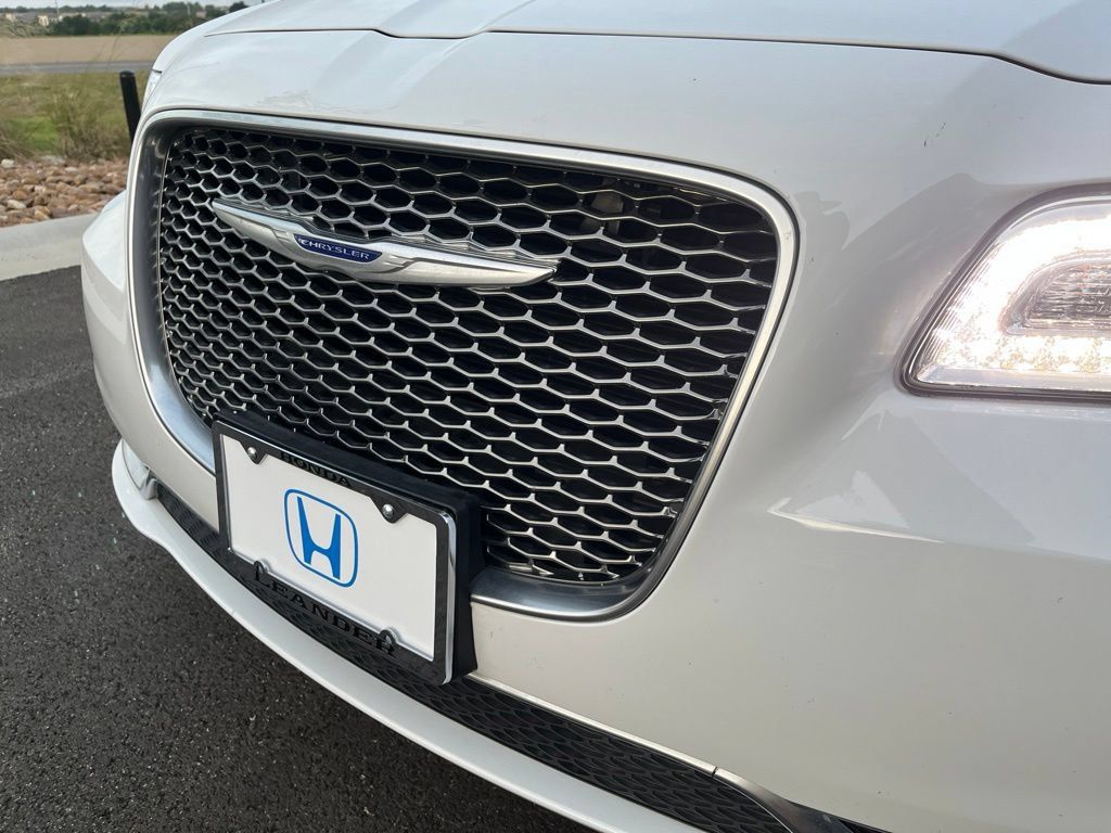 Used 2020 Chrysler 300 Touring w/ Chrome Appearance Package RWD image 13