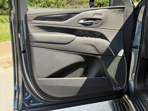 Used 2021 Cadillac Escalade Sport w/ Driver Assist Tech Package AWD/4WD image 21