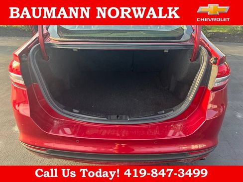 Used 2017 Ford Fusion SE w/ Fusion SE Technology Package FWD image 38