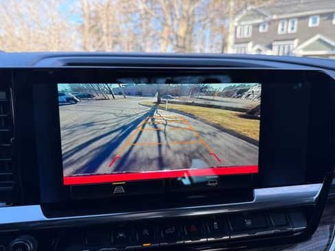 Used 2025 Chevrolet Silverado 1500 LT image 9