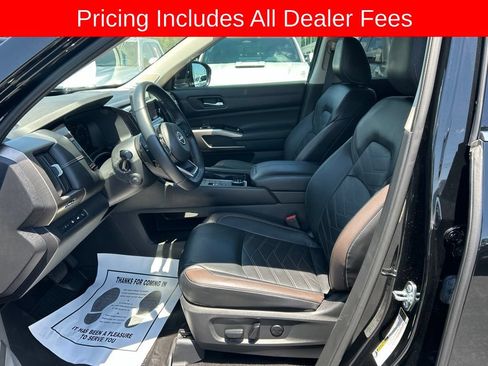 Used 2025 Nissan Pathfinder Platinum w/ Cargo Package AWD/4WD image 2