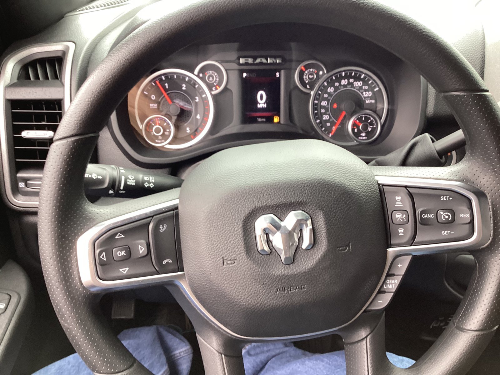 Used 2025 RAM 3500 Laramie AWD/4WD image 17