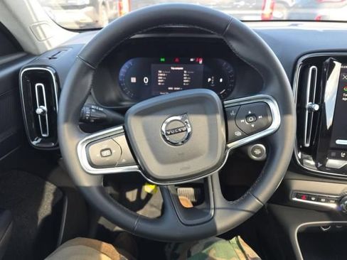 Used 2026 Volvo XC40 B5 Plus AWD/4WD image 9