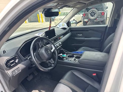 Used 2025 Honda Pilot Touring image 16