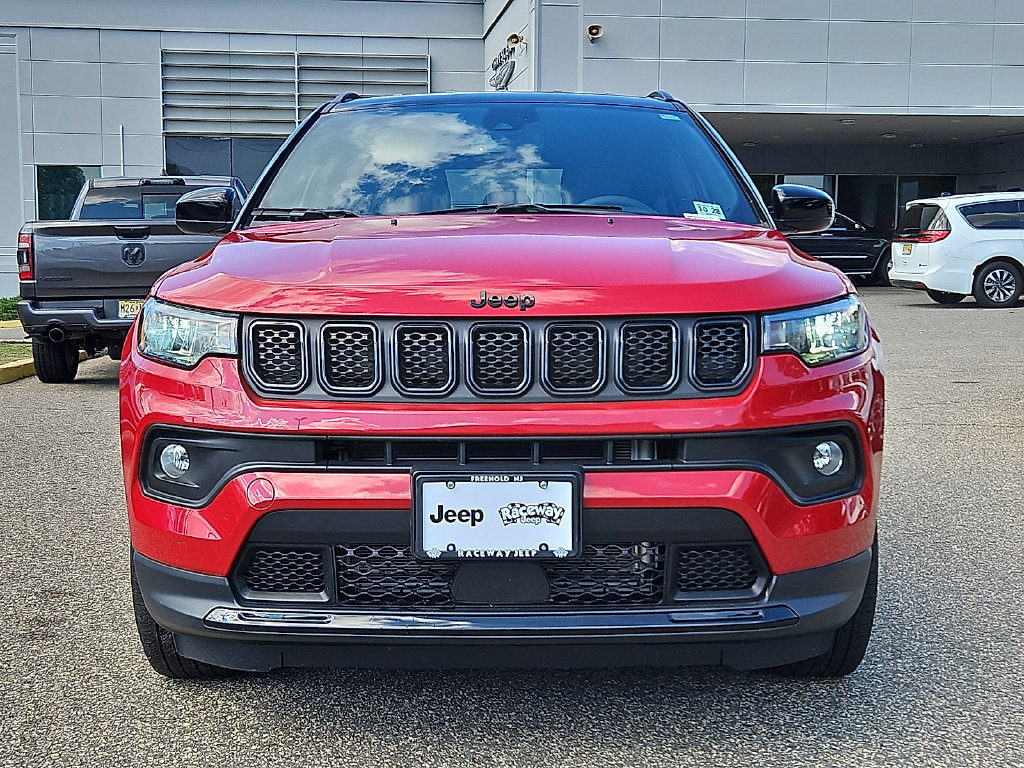 Used 2023 Jeep Compass Latitude w/ Convenience Group AWD/4WD image 2