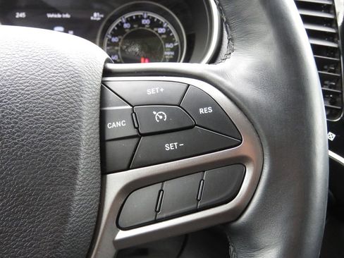 Used 2019 Jeep Cherokee Limited AWD/4WD image 23