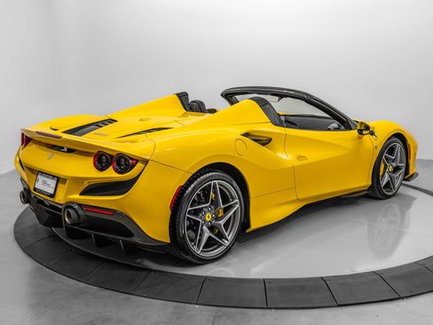 Certified 2022 Ferrari F8 Tributo RWD image 10