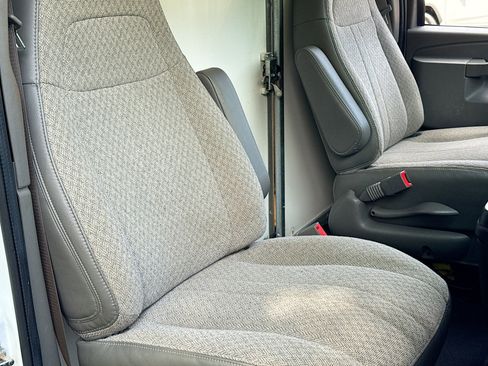 Used 2022 GMC Savana 3500 w/ Power Convenience Package image 30