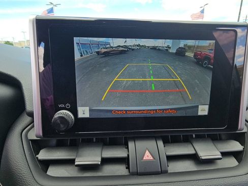 Used 2025 Toyota RAV4 XLE AWD/4WD image 17
