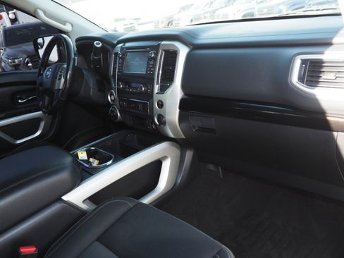 Used 2018 Nissan Titan SV w/ SV Convenience Package image 21