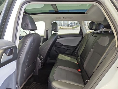 Used 2023 Volkswagen Taos SE w/ Panoramic Sunroof Package FWD image 14