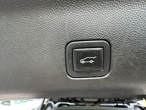 Used 2021 GMC Yukon Denali w/ Denali Premium Package AWD/4WD image 43