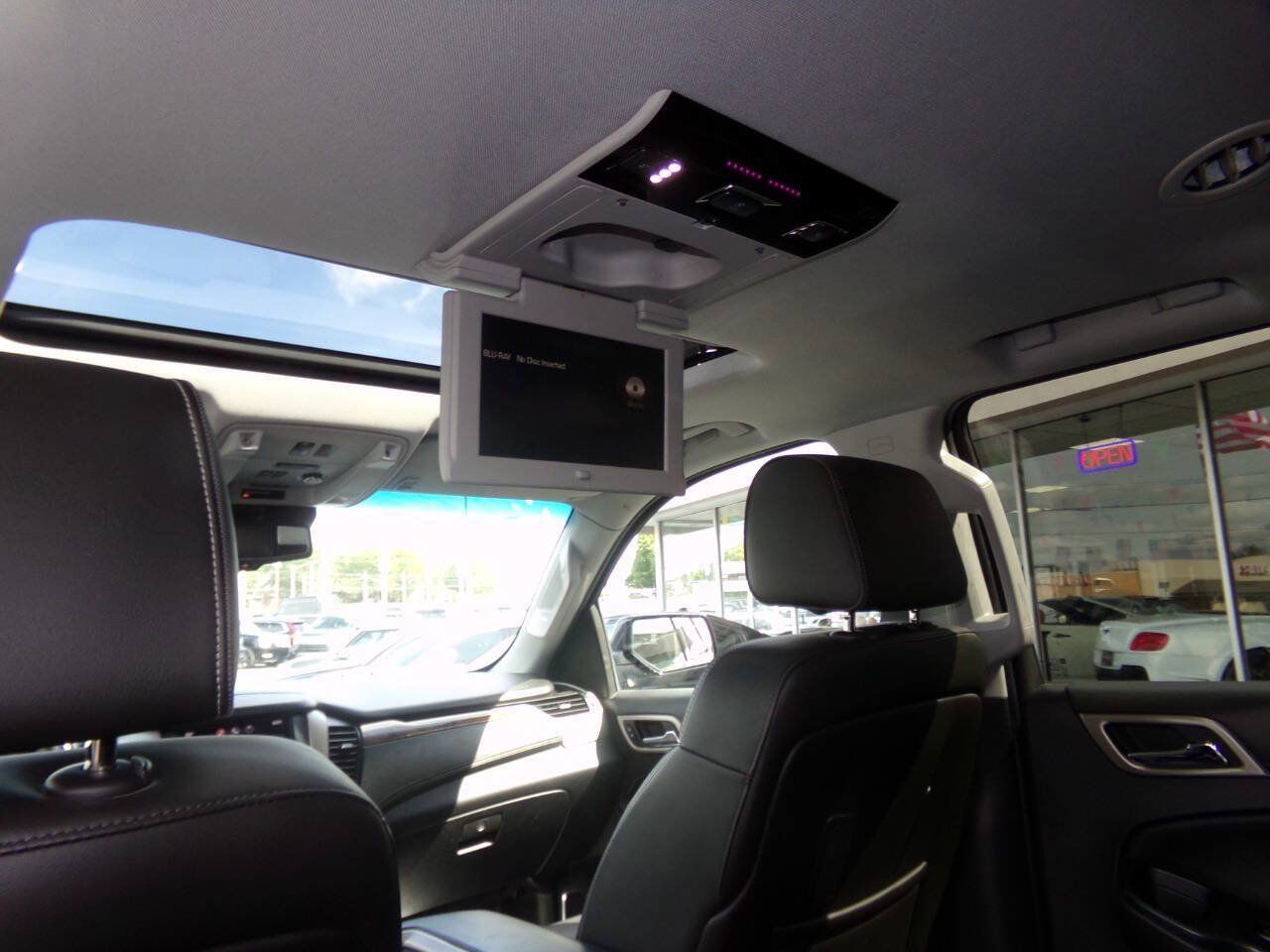 Used 2015 GMC Yukon Denali w/ Touring Package AWD/4WD image 16