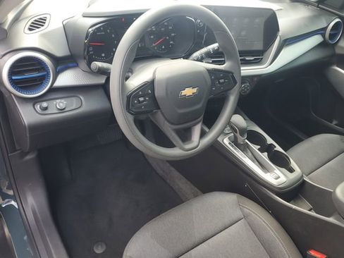 Used 2025 Chevrolet Trax LS image 18