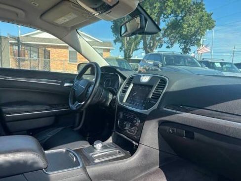 Used 2019 Chrysler 300 Touring L w/ Quick Order Package 22F AWD/4WD image 17