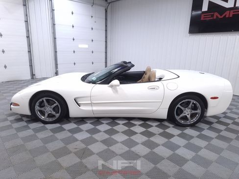 Used 2001 Chevrolet Corvette Convertible w/ Preferred Equipment Group2 RWD image 3