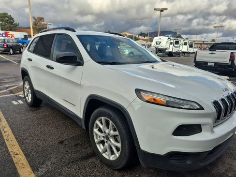 Used 2016 Jeep Cherokee Sport image 2