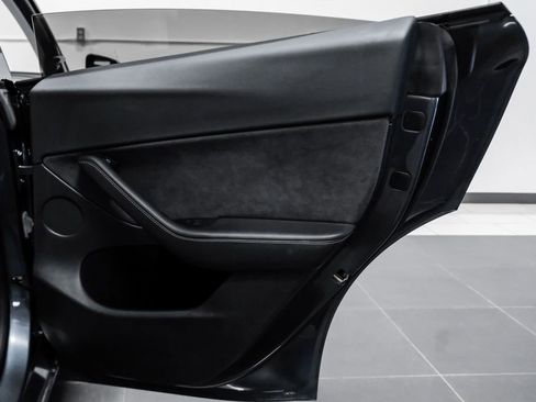 Used 2023 Tesla Model Y Long Range AWD/4WD image 48