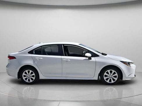 Used 2025 Toyota Corolla LE FWD image 5