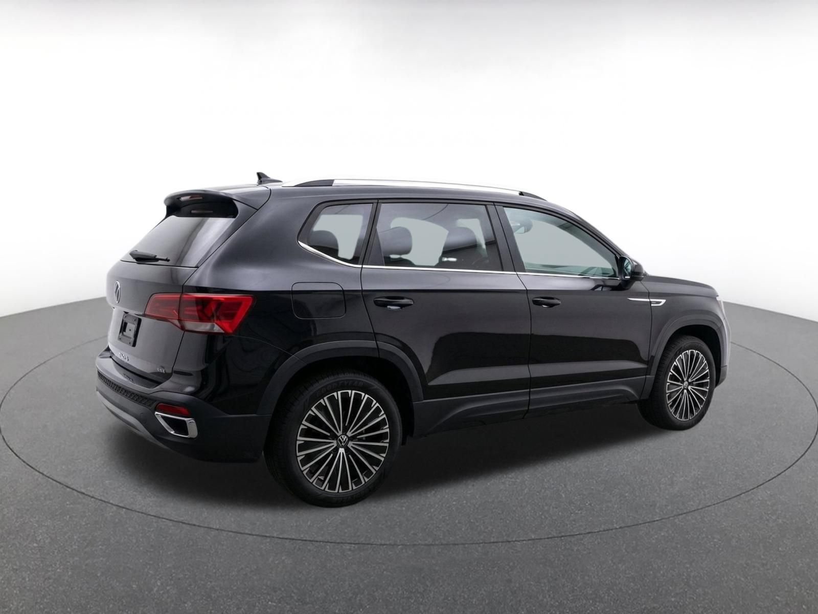 Used 2026 Volkswagen Taos SE FWD image 14