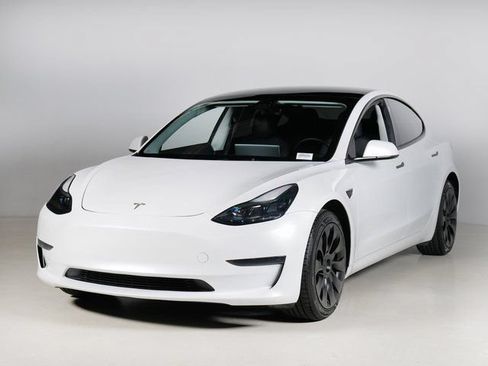 Used 2023 Tesla Model 3 Standard Range RWD image 1