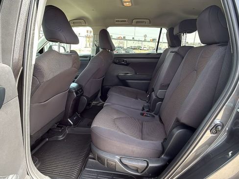 Used 2025 Toyota Highlander LE image 15