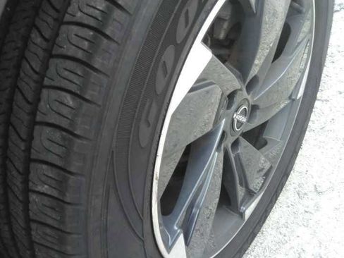 Used 2024 Nissan Rogue SV AWD/4WD image 5