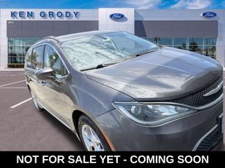 Used 2017 Chrysler Pacifica Touring-L w/ Tire & Wheel Group FWD video 1