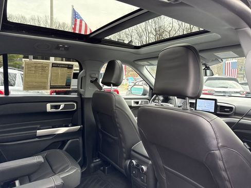 Used 2022 Ford Explorer XLT w/ Equipment Group 202A AWD/4WD image 32