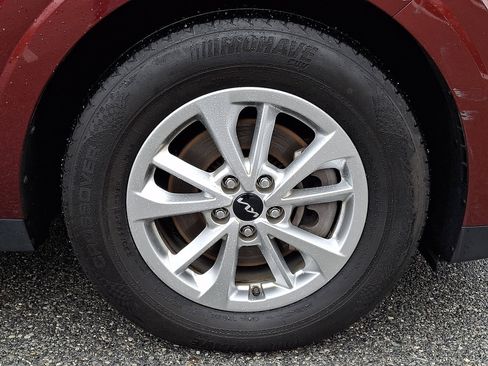 Used 2022 Kia Carnival LX image 8