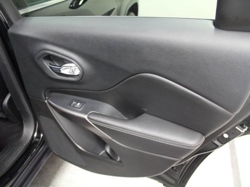 Used 2019 Jeep Cherokee Limited AWD/4WD image 29