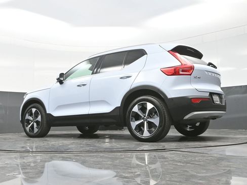 Used 2025 Volvo XC40 B5 Plus image 28