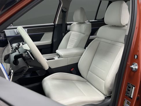 Used 2025 Hyundai Santa Fe Limited AWD/4WD image 9
