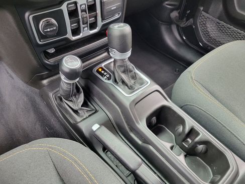 Used 2025 Jeep Wrangler Unlimited Sport AWD/4WD image 14