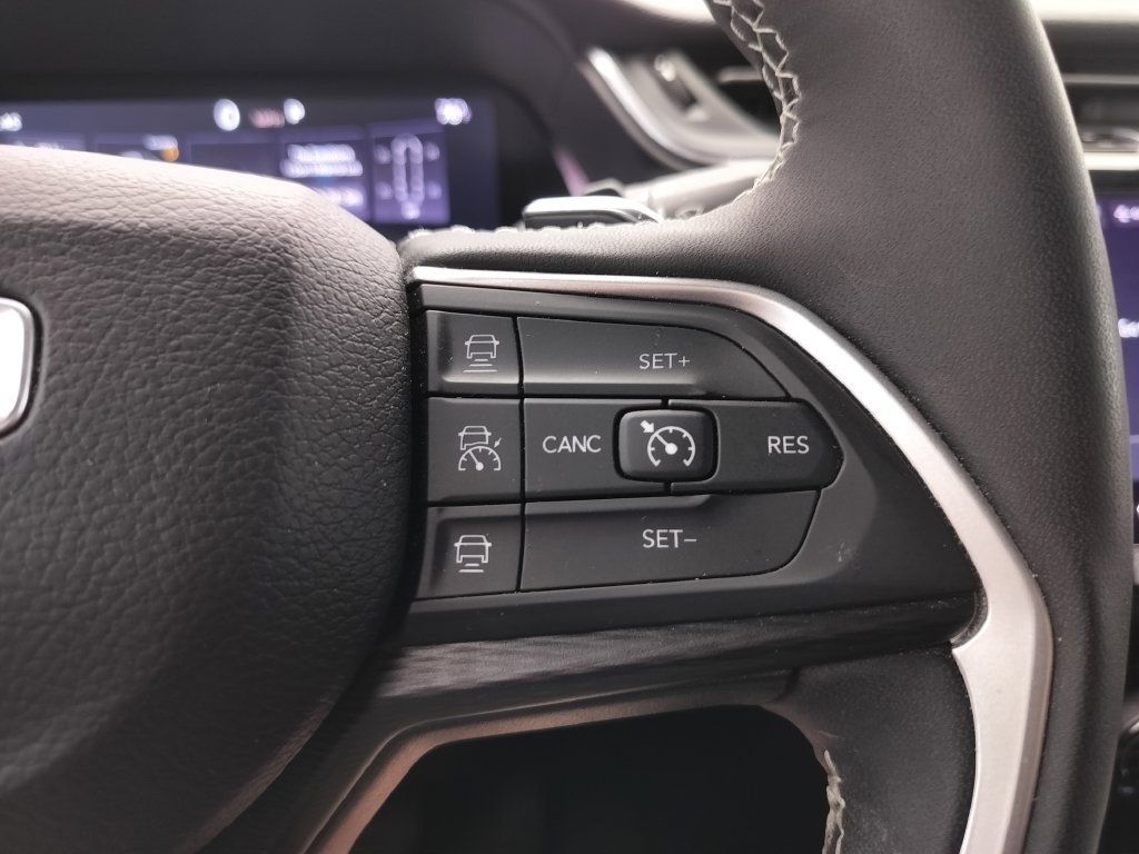 Used 2024 Jeep Grand Cherokee Altitude RWD image 13
