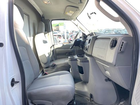 Used 2016 Ford E-450 and Econoline 450 Super Duty image 27