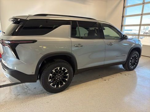 Used 2025 Chevrolet Traverse Z71 w/ Enhanced Driving Package image 10