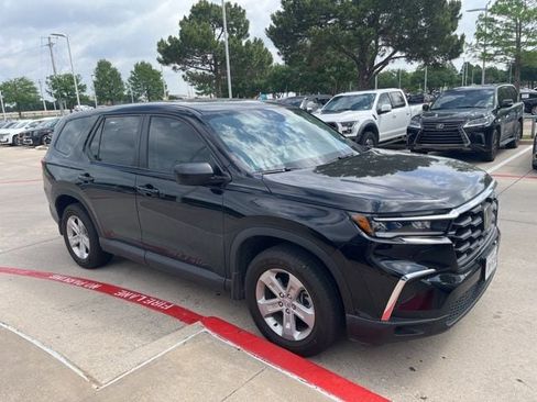 Used 2024 Honda Pilot LX image 5