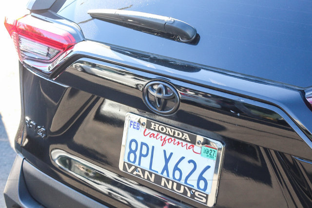 Used 2020 Toyota RAV4 XLE Premium w/ Carpet Mat Package FWD image 9