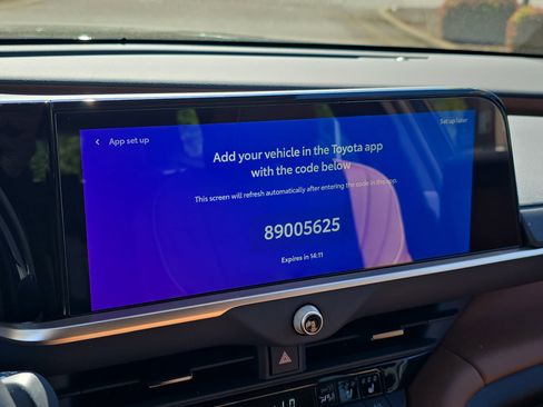 Used 2025 Toyota Crown Signia w/ Advanced Technology Package image 23