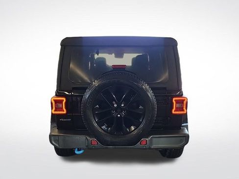 Used 2022 Jeep Wrangler Unlimited Sahara w/ Cold Weather Group AWD/4WD image 9