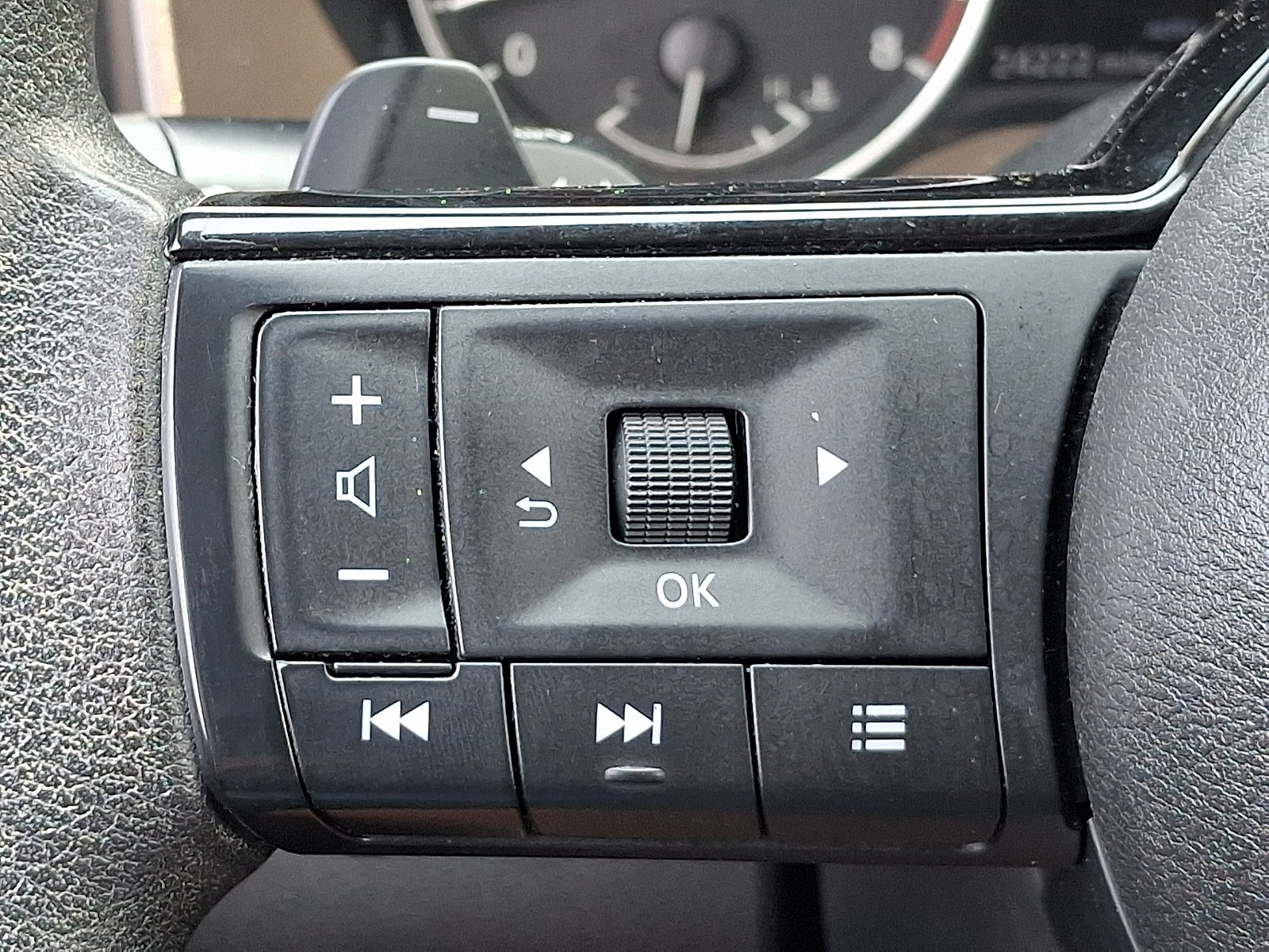 Used 2023 Nissan Rogue SV AWD/4WD image 22