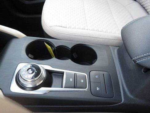 Certified 2021 Ford Escape SE image 17