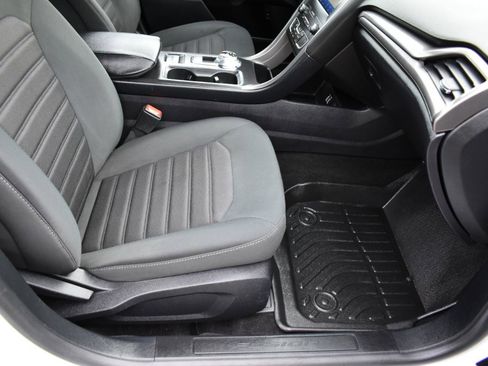 Used 2020 Ford Fusion SE FWD image 24
