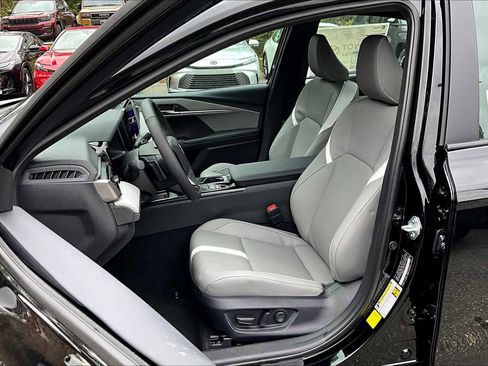 Used 2026 Toyota Camry SE w/ Convenience Package image 9