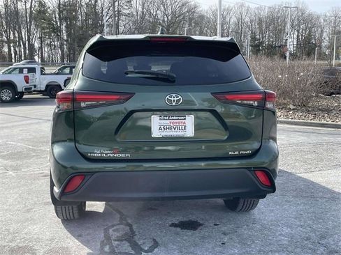 Used 2024 Toyota Highlander XLE image 4