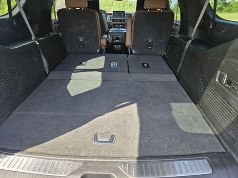 Used 2023 Chevrolet Suburban High Country w/ Advanced Technology Package AWD/4WD image 22