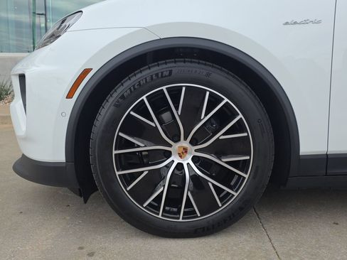 New 2026 Porsche Macan 4 Electric AWD/4WD image 11