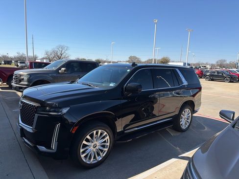 Used 2024 Cadillac Escalade Luxury image 4